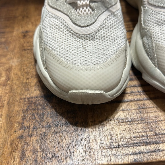 Adidas Ozweego Kids Size 3 - Picture 3 of 7